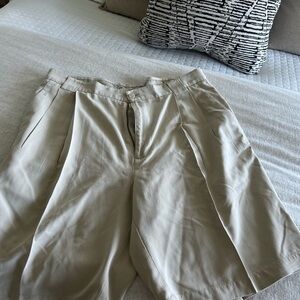 Calvin Klein Tan Flat Front Shorts Lightweight Casual 34” waist